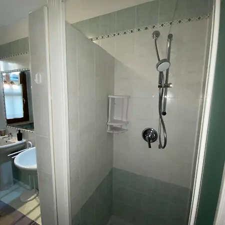 Family House With Free Parking, 450m From Beach Apartment *