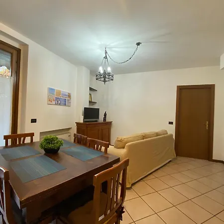 Apartment Family House With Free Parking, 450m From Beach Lazise