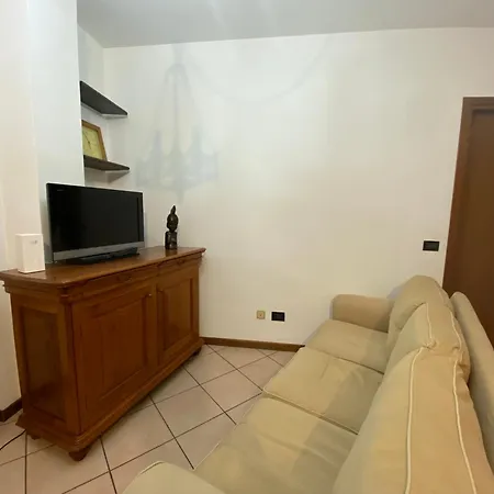 Family House With Free Parking, 450m From Beach Apartment