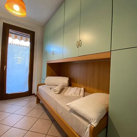 Lejlighed Family House With Free Parking, 450m From Beach *