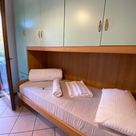 Family House With Free Parking, 450m From Beach Lejlighed Lazise