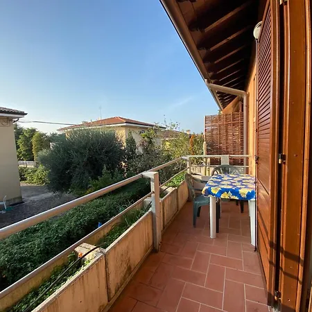 Family House With Free Parking, 450m From Beach Lazise