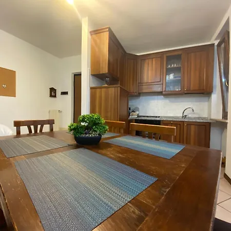 Family House With Free Parking, 450m From Beach Apartment
