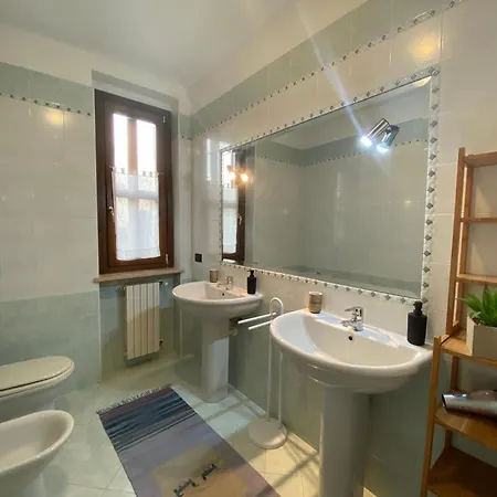 Family House With Free Parking, 450m From Beach *