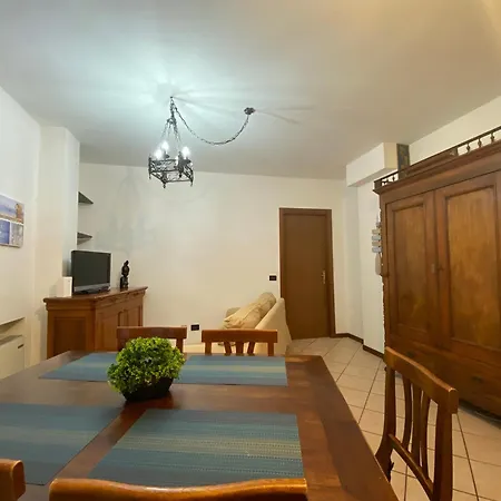 Family House With Free Parking, 450m From Beach Lejlighed *